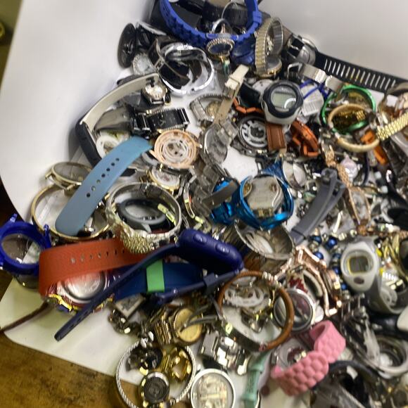 12 Lbs Bulk Lot Of Watches And Parts And Pieces For Parts Repair Bulk Watch Lot main image 8